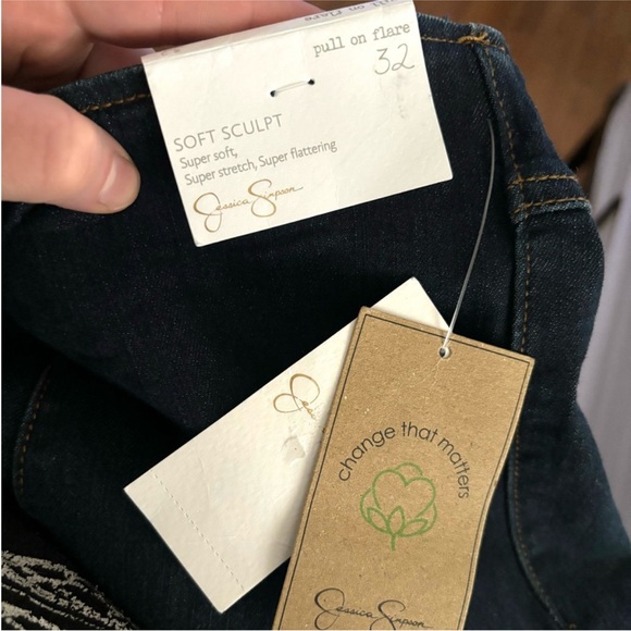 NWT Jessica Simpson Pull On Soft Sculpt Flare Jeans - Picture 3 of 3